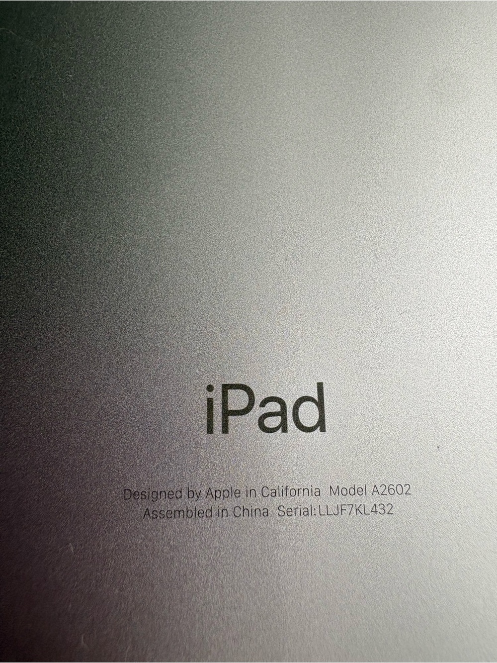 iPad model A2602 is the 9th Generation Apple iPad (2021) - Picture 3 of 5